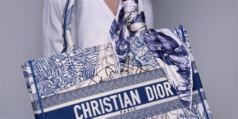 foulard dior costo|dior fragrance.